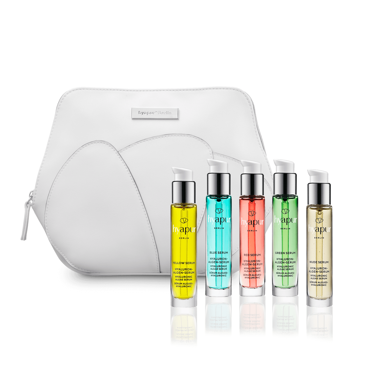 Das Hyaluron-Algen-Seren-Set enthält das Blue Serum für strahlende Haut, das Green Serum für einen ebenmäßigen Teint, das Yellow Serum für Schutz vor UVA-lichtbedingter Hautalterung, das Red Serum für intensive Feuchtigkeit und das Anti-Aging Nude Serum jeweils als 15ml Flakon. Statt in einzelnen Kartonagen kommen die Seren in der hochwertigen weißen hyapur® Kosmetiktasche zu dir nach Hause.