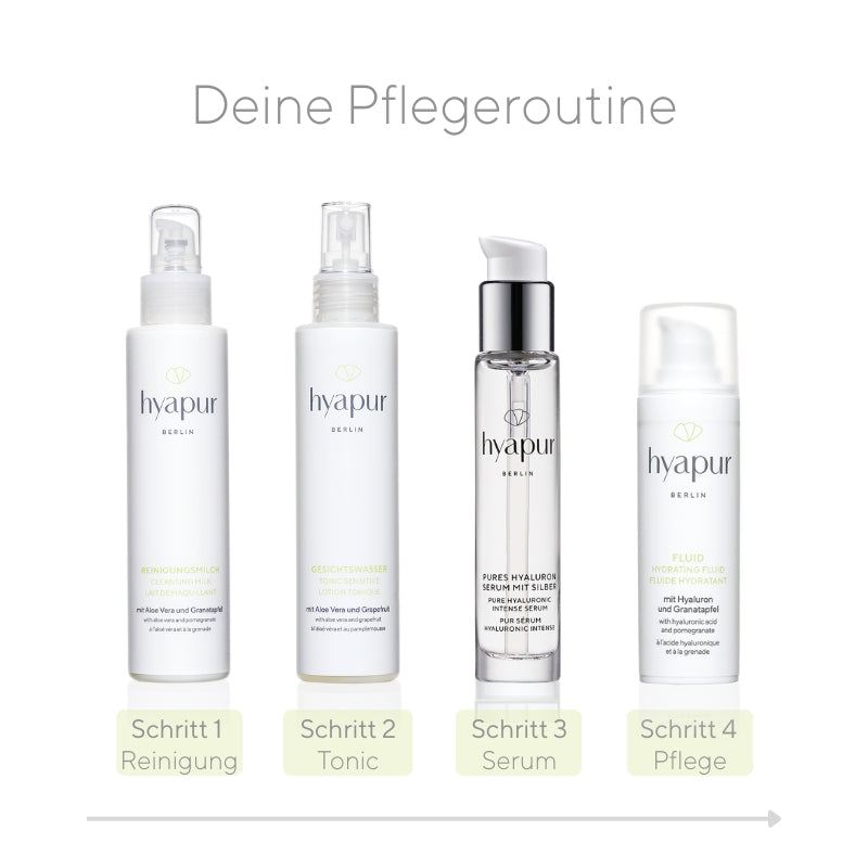 Deine tägliche Pflegeroutine kann z.B. so aussehen: Im 1. Schritt reinigst du deine Haut, im 2. trägst du Gesichtswasser auf und entfernst Seifenreste sanft mit einem Wattepad. Danach befeuchtest du deine Haut nochmals leicht mit Wasser oder Gesichtswasser, trägst dein Hyaluron-Serum auf, lässt es vollständig einziehen und schließt es mit einer Tages- oder Nachtpflege ein. 